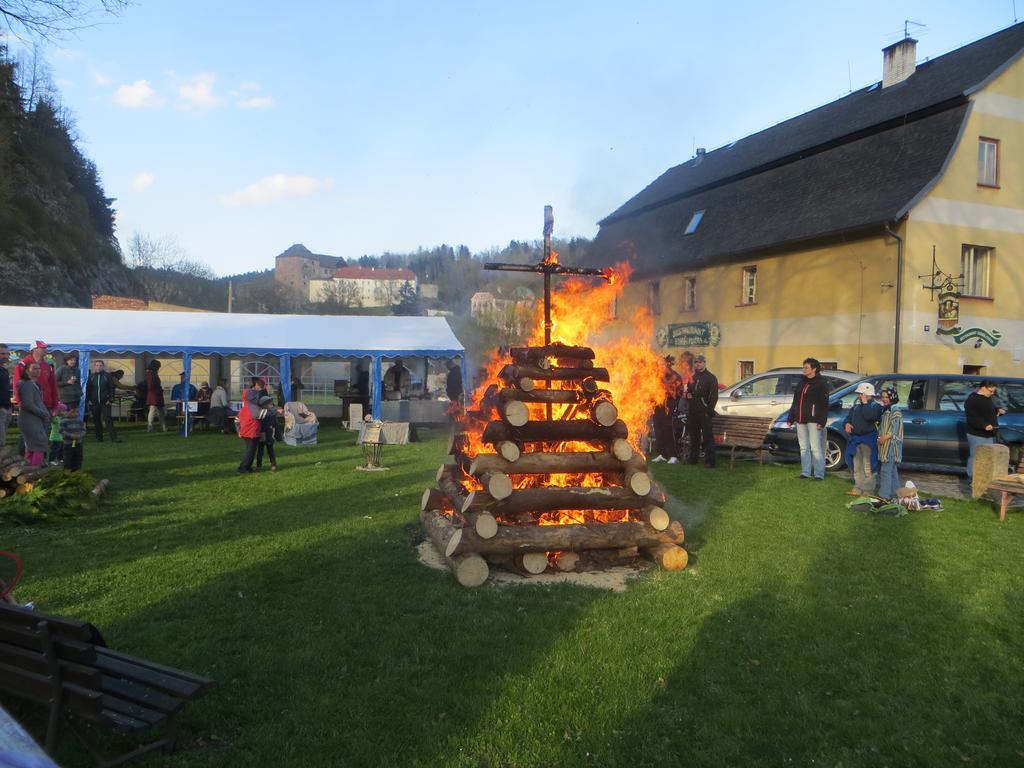 Restaurace A Penzion Stara Posta Hotel Bečov nad Teplou Екстериор снимка